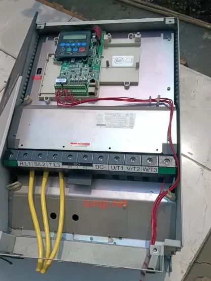 Allen-Bradley PowerFlex 400 22C-D142A103 75kW/100HP 380-480V AC Drive - Image 6