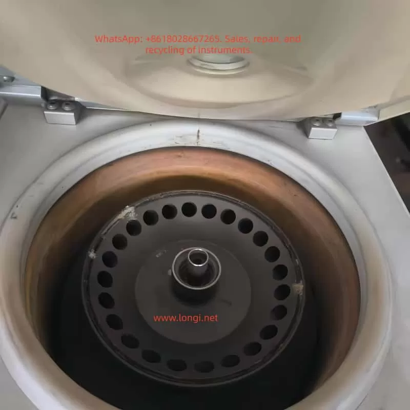 Interior of Hettich MIKRO 200/200R centrifuge
