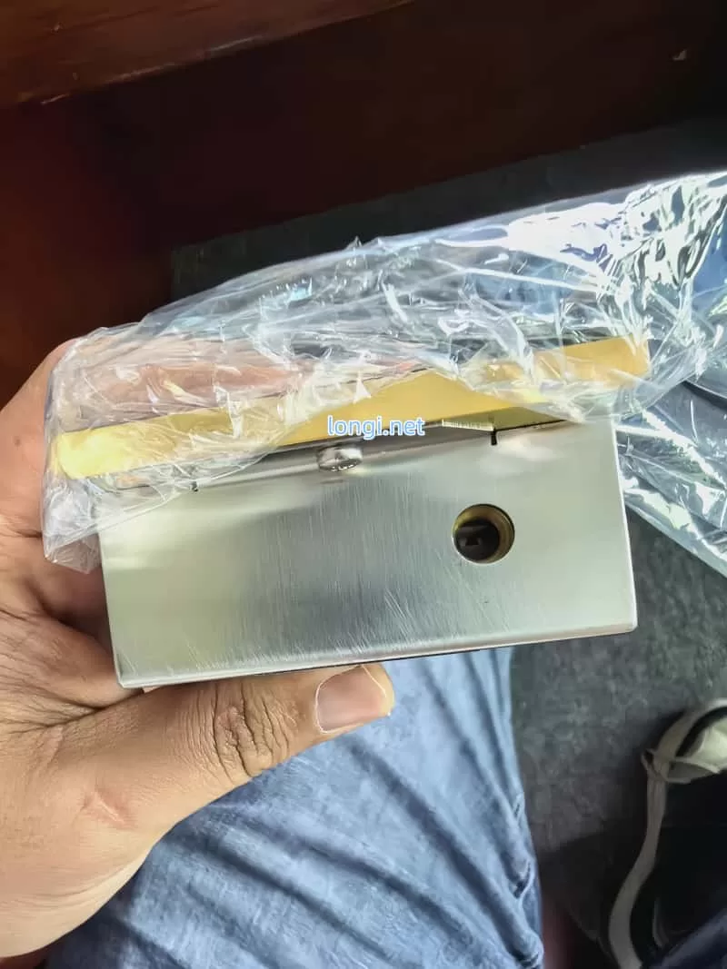 Side view of Coherent Sapphire laser showing key switch interlock and mounting base