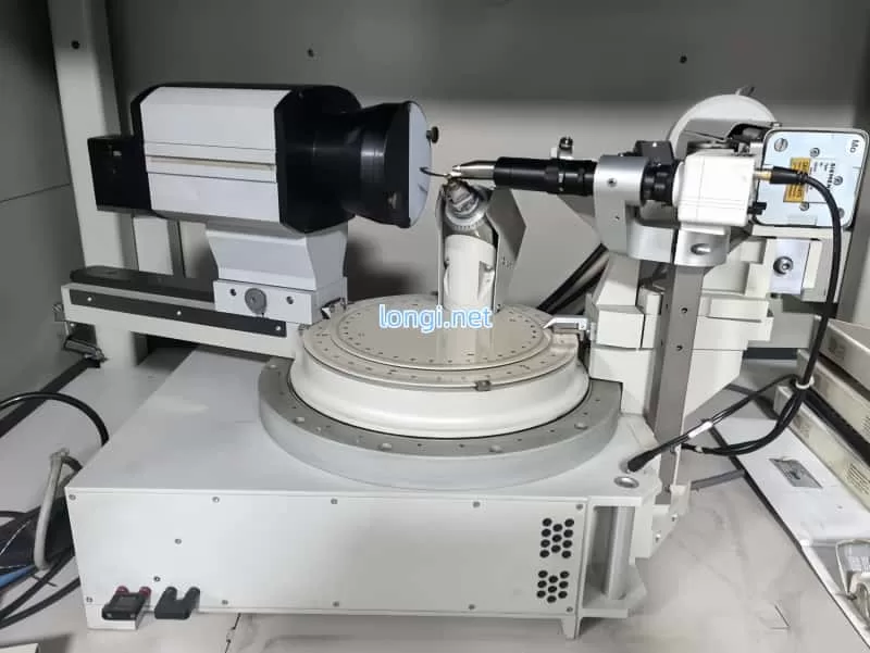 Bruker SMART 1000 goniometer and detector assembly for crystal structure analysis
