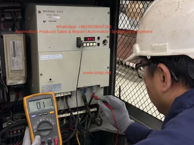 Technician using a multimeter to troubleshoot a Yaskawa SGDM servo drive with A.F5 servomotor disconnection alarm.