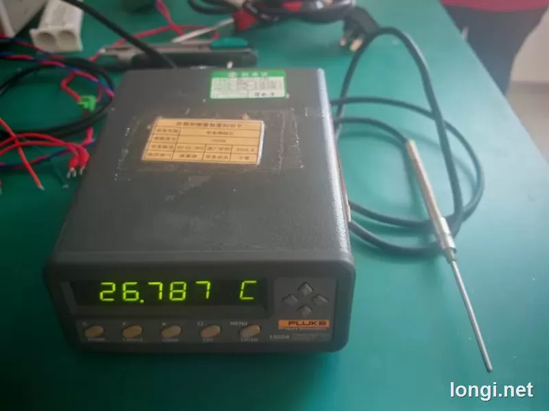 Fluke 1502A Precision Thermometer product photo
