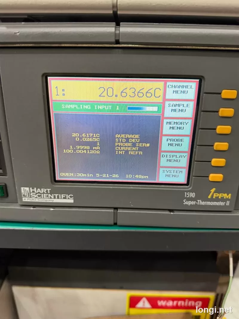 Fluke 1590 Super Thermometer product photo