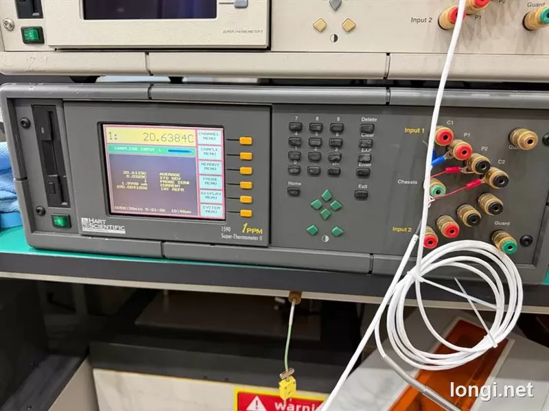 Fluke 1590 Super Thermometer product photo