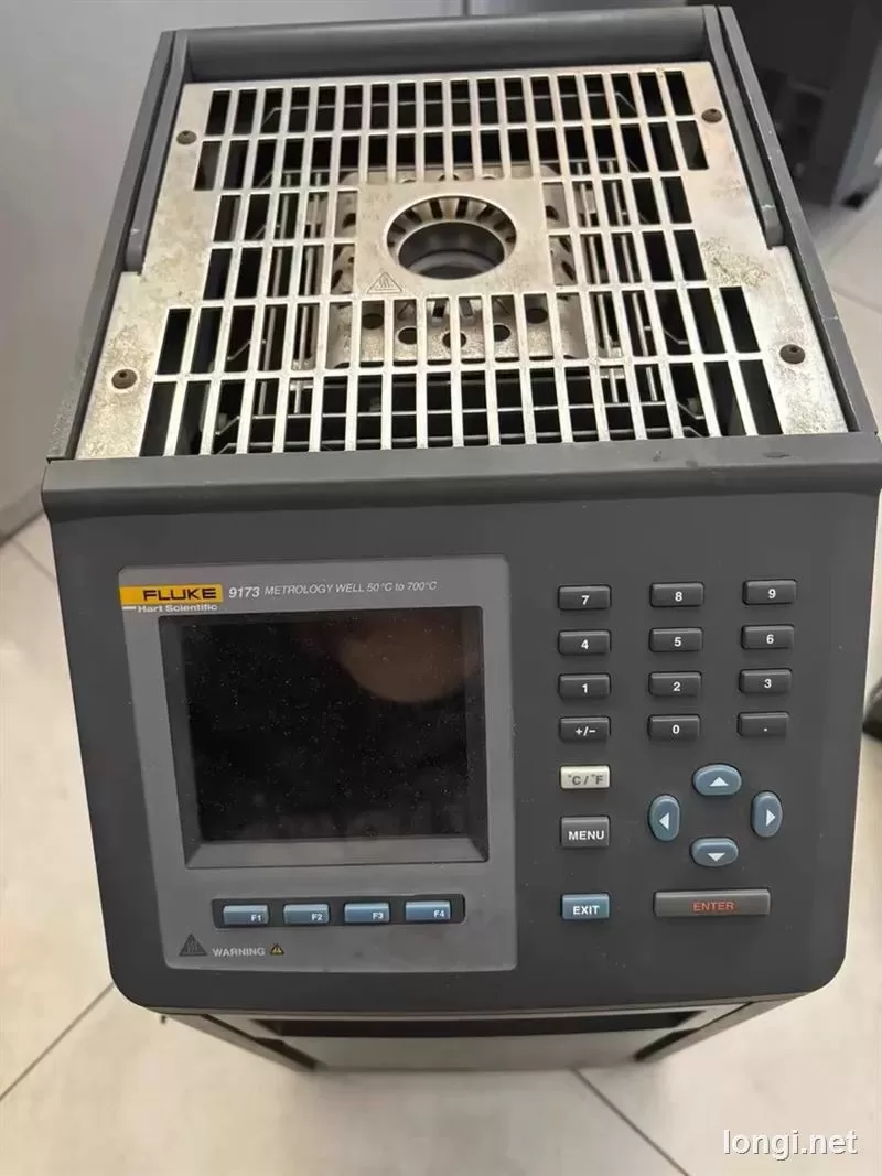 Fluke 9173 Dry-Well Calibrator product photo