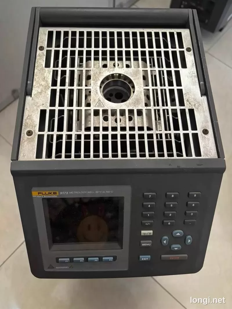 Fluke 9173 Dry-Well Calibrator product photo