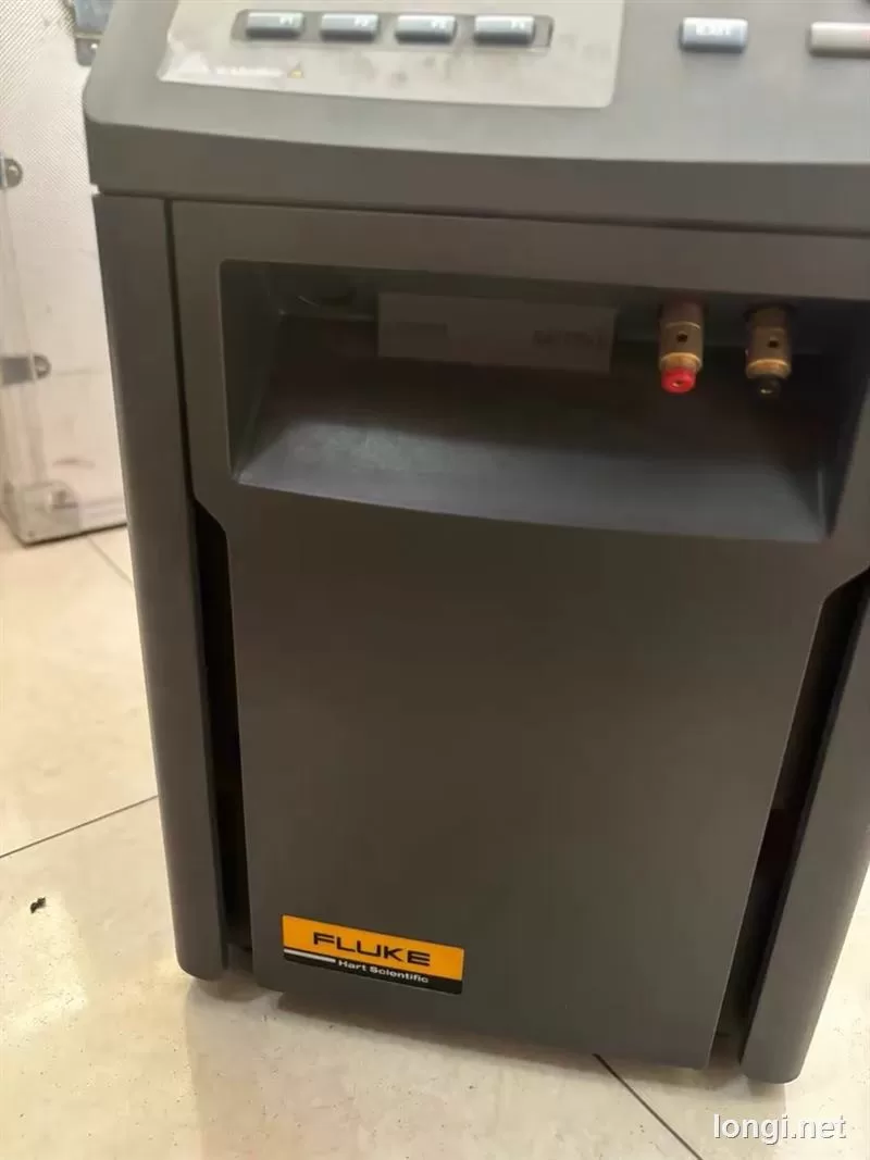 Fluke 9173 Dry-Well Calibrator product photo