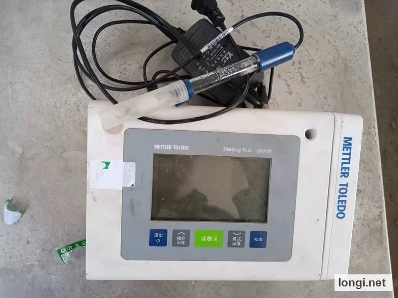 Mettler Toledo FE28 FiveEasy pH Meter with PE438 Electrode product photo