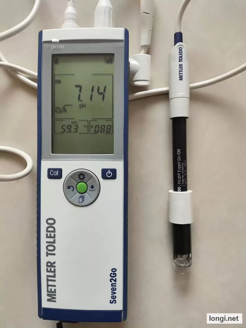 Mettler Toledo Portable pH Meter Kit product photo