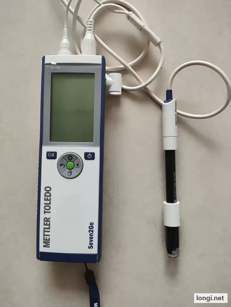 Mettler Toledo Portable pH Meter Kit product photo