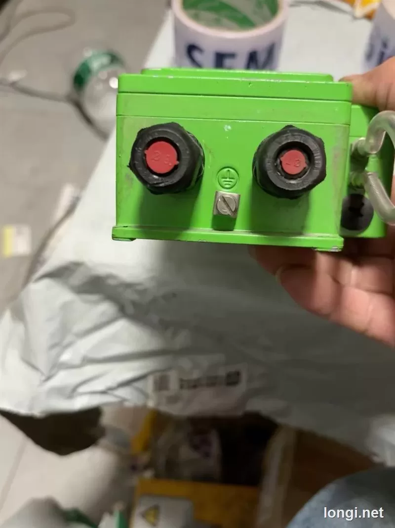 Schischek InBin-P500 Differential Pressure Controller product photo