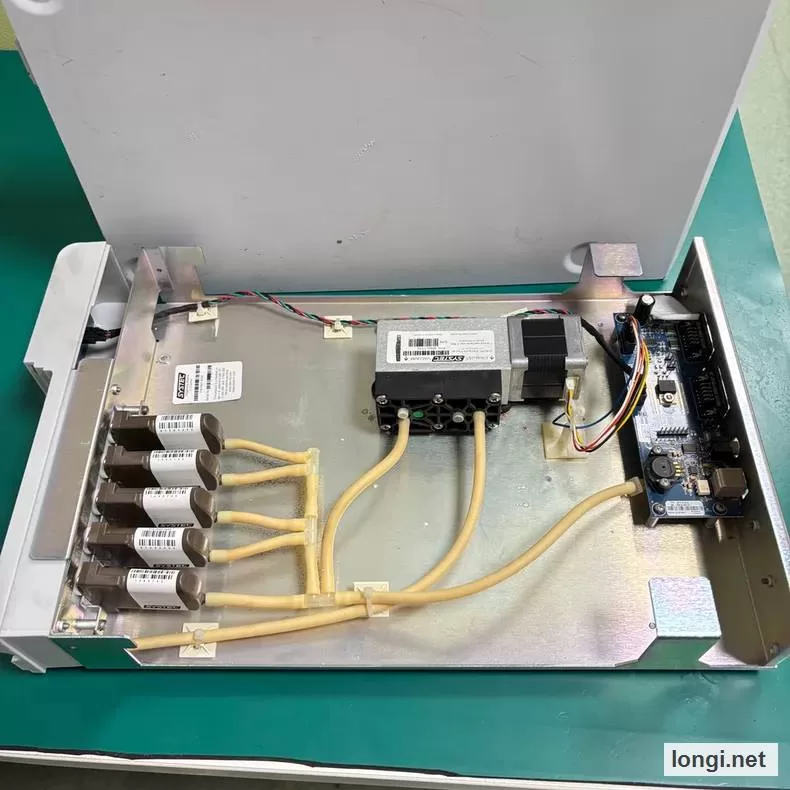 Shimadzu DGU-20A5R Degasser product photo